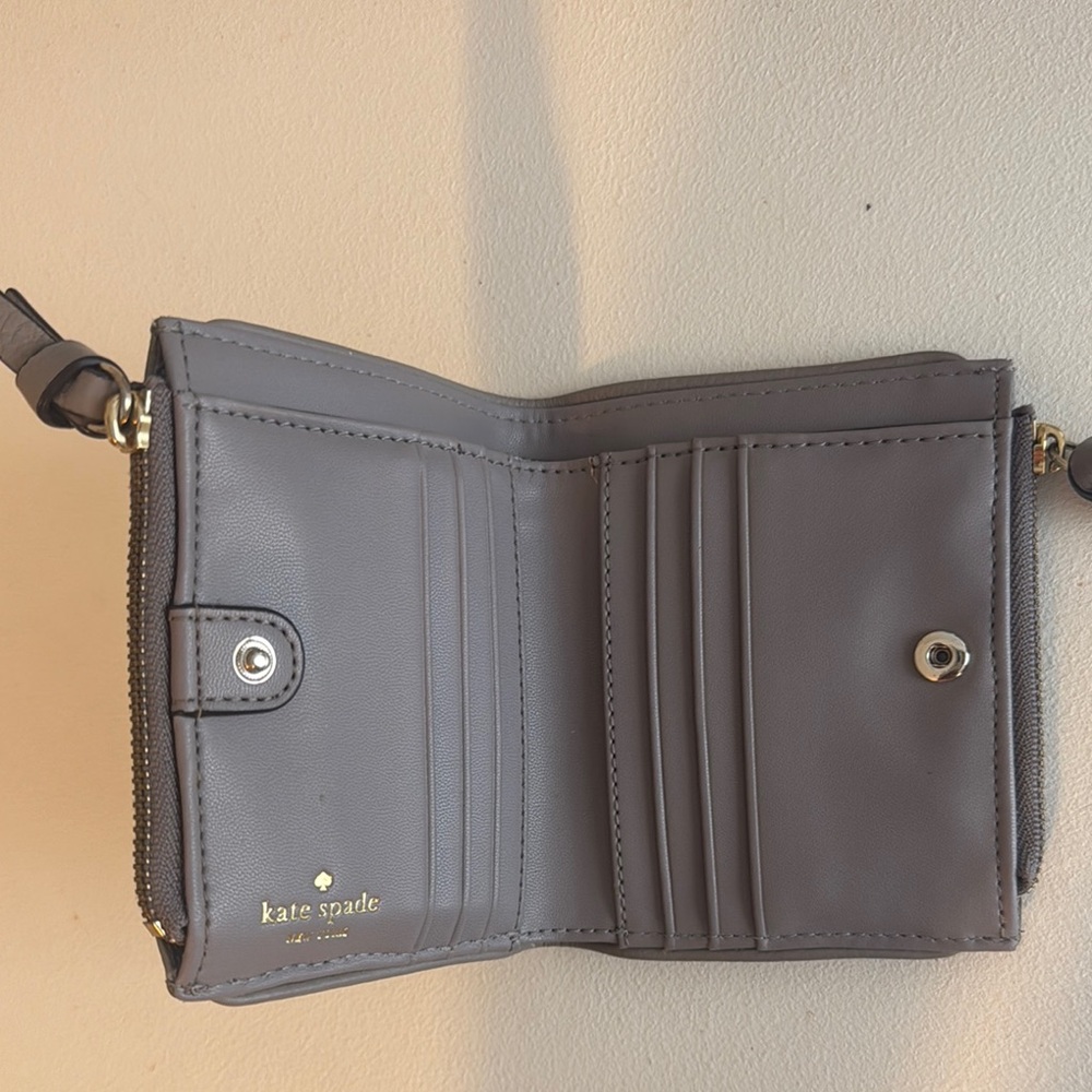 Kate Spade Gray/Beige Wallet Sleek Leather Design - Picture 3 of 3